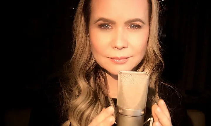 Anayle Sullivan lança “Grandes Coisas”, canção de fé que atravessa gerações