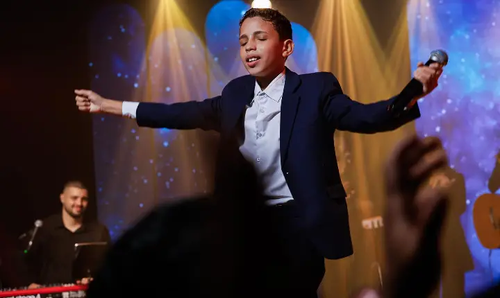 Aos 13 anos, Davi Francisco apresenta “É Ele” em seu primeiro projeto audiovisual ao vivo