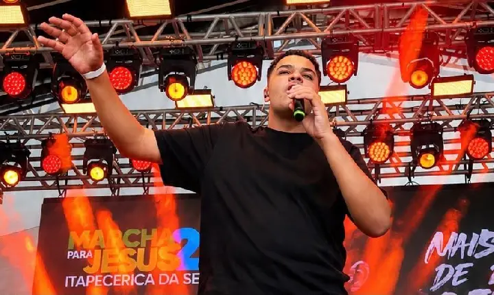 Aos 16 anos, Murilo Amorim se apresenta na Marcha pra Jesus de Itapecerica da Serra