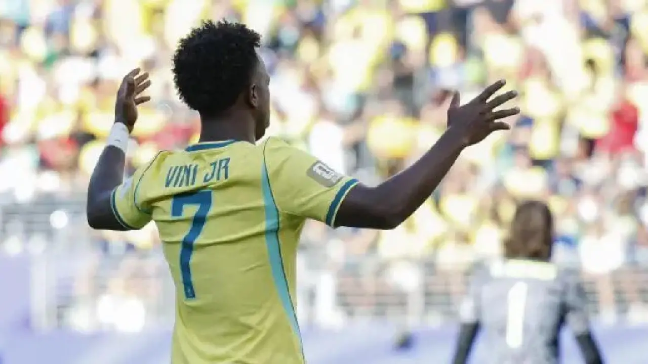 Brasil vira contra o Japão e se classifica para as oitavas da Copa