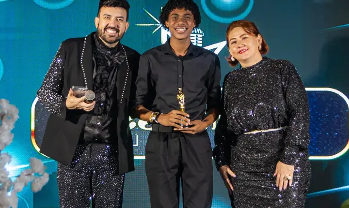 Cantor João Gabriel consolida trajetória como destaque entre os jovens após vence Prêmio Promessa Gospel 2026