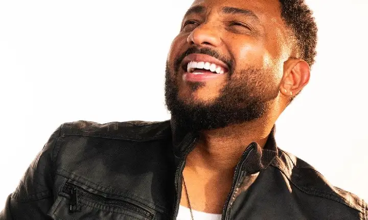 Com o álbum “Memóri4s”, Eli Soares conquista o Latin GRAMMY®️ em sua oitava indicação ao prêmio