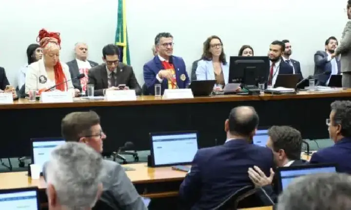 Comissão especial aprova o fim da escala 6x1