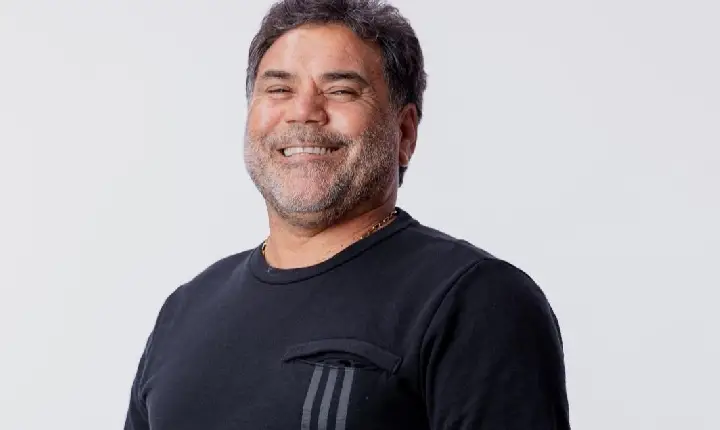 “Desemborca o Vaso” ganha nova interpretação de Fernandinho Siqueira em homenagem aos corinhos de fogo