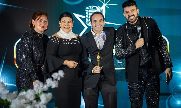 Edu Silvera vence quarta edição do Prêmio Promessa Gospel na categoria artista talento e se torna o cantor mais premiado do evento