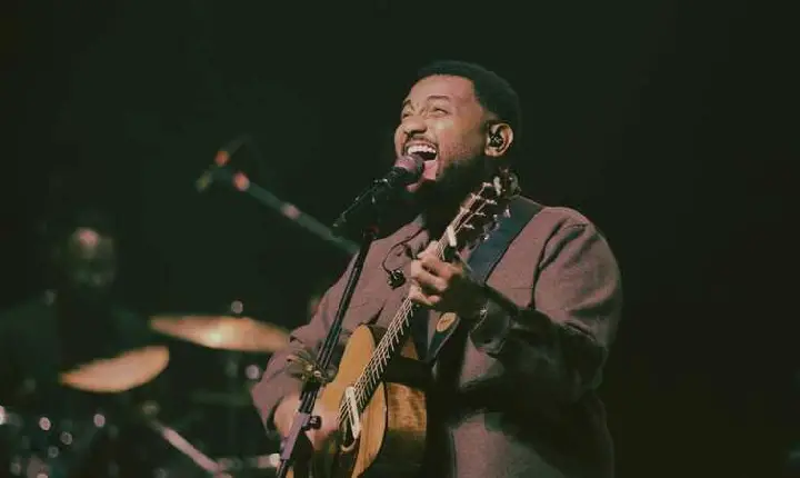 Eli Soares apresenta o álbum “Live in Recife” e o vídeo de “Me Ajude a Melhorar”