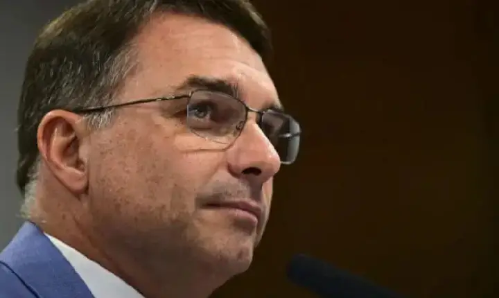 Em entrevista à Globo, Flávio questiona repasse de Vorcaro à emissora: 'É dinheiro sujo?'