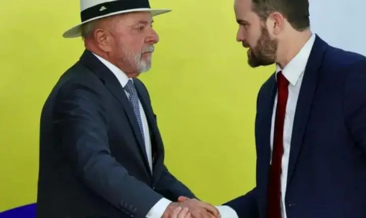 'Farsa' de Lula na economia 'não cola mais', diz Estadão