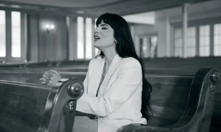 Fernanda Brum aponta para o essencial em “Nada Mais Importa”, primeiro single do projeto “Eu Ainda Sou de Barro”