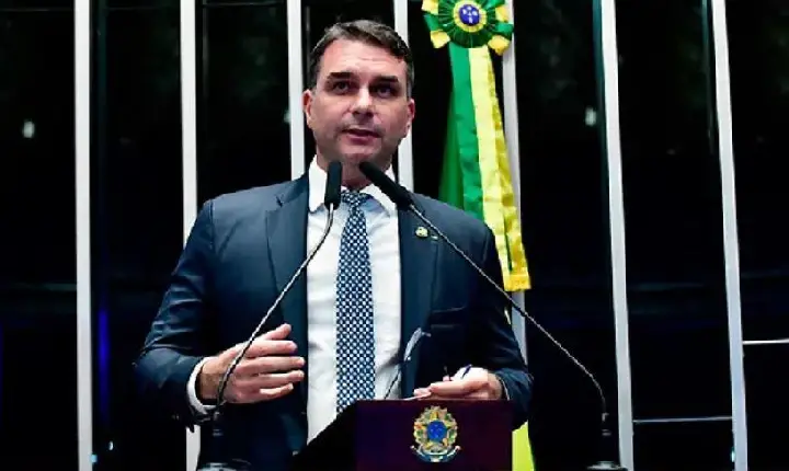 Flávio acusa Dino de interferência eleitoral com operação da PF