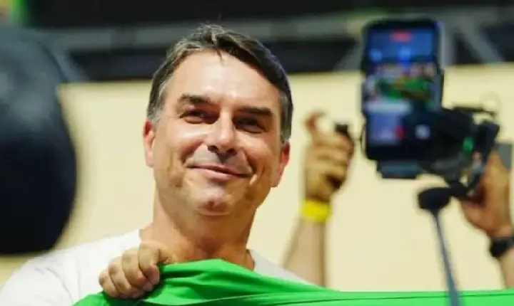Flávio Bolsonaro desembarca nos EUA