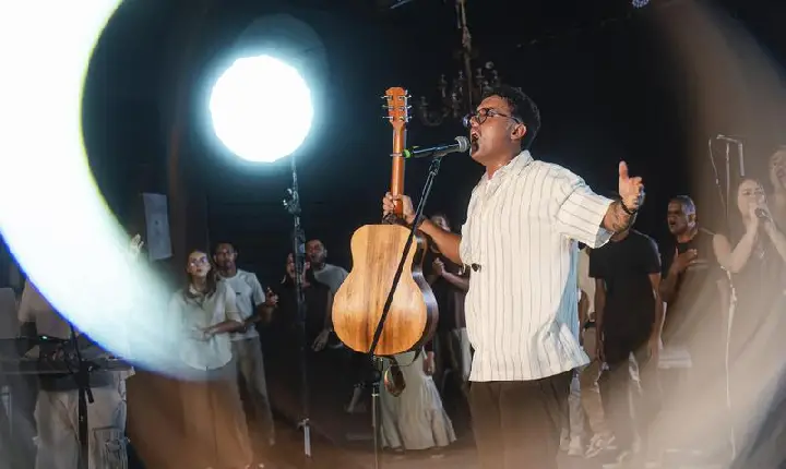 José Wellington lança o EP “Vãs Paixões” e os vídeos da faixa-título e de “Espontâneo Vem Marcar”