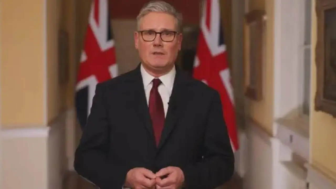 Keir Starmer apresenta renúncia ao cargo de primeiro-ministro do Reino Unido