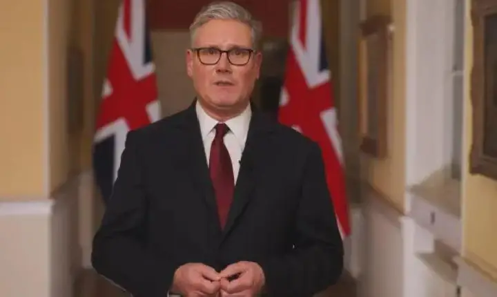 Keir Starmer apresenta renúncia ao cargo de primeiro-ministro do Reino Unido