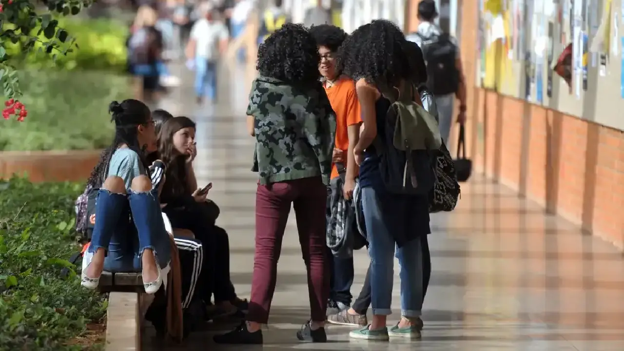 MEC encerra repasses às universidades federais após bloqueio bilionário do governo Lula