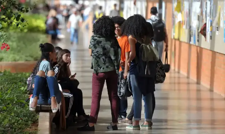 MEC encerra repasses às universidades federais após bloqueio bilionário do governo Lula