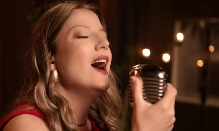 “Nasceu o Salvador”: nova canção de Mirelle Pegoraro anuncia alegria e esperança neste Natal