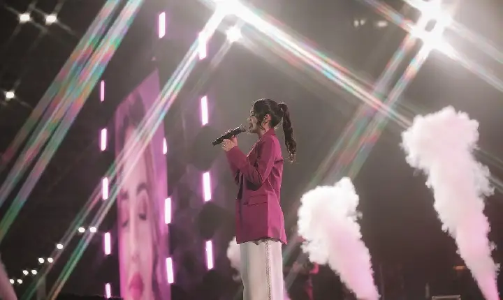 Nicoli Francini apresenta o single “Graça”, versão em português de “Mercy”