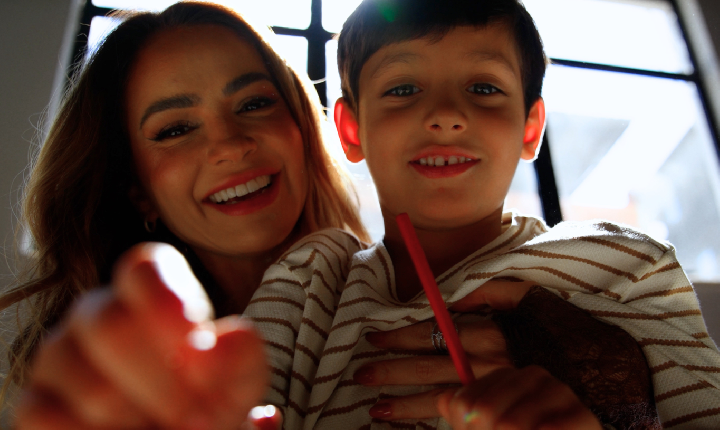 Pamela ressignifica “Desde O Primeiro Momento” em lançamento especial do Dia das Mães