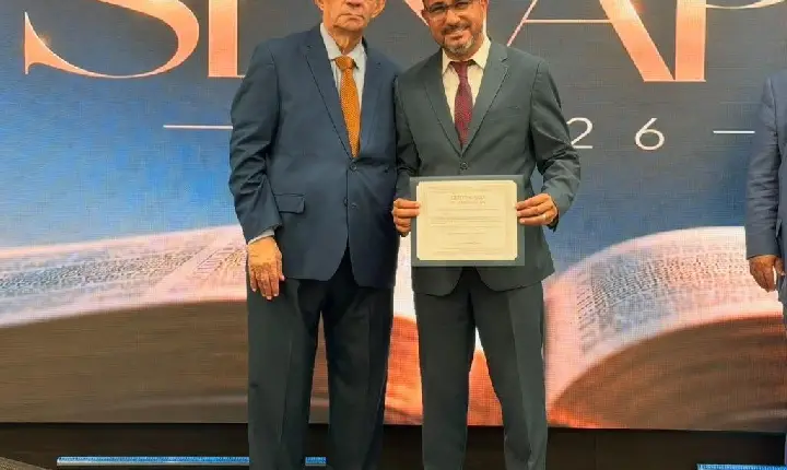 Pr. Esdras Carvalho é homenageado após 10 anos de atuação no SENAPEV