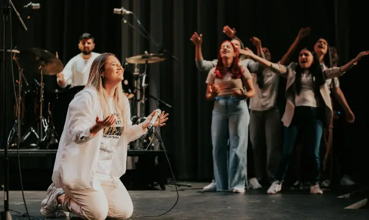 “Ser Achado Fiel”, álbum autoral e profético de Thamires Garcia pela DMG