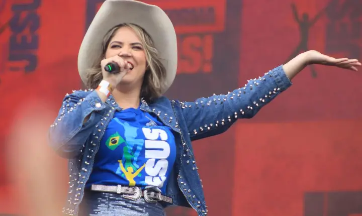 Talita Dias leva sua voz à Marcha de Jesus e vive um dos momentos mais simbólicos de sua trajetória