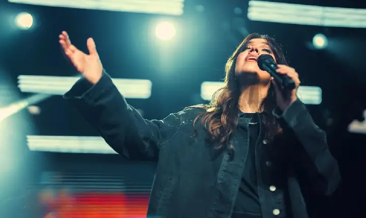 “Te Adoramos”: O Canto das Igrejas e Milena entoam a essência da adoração genuína