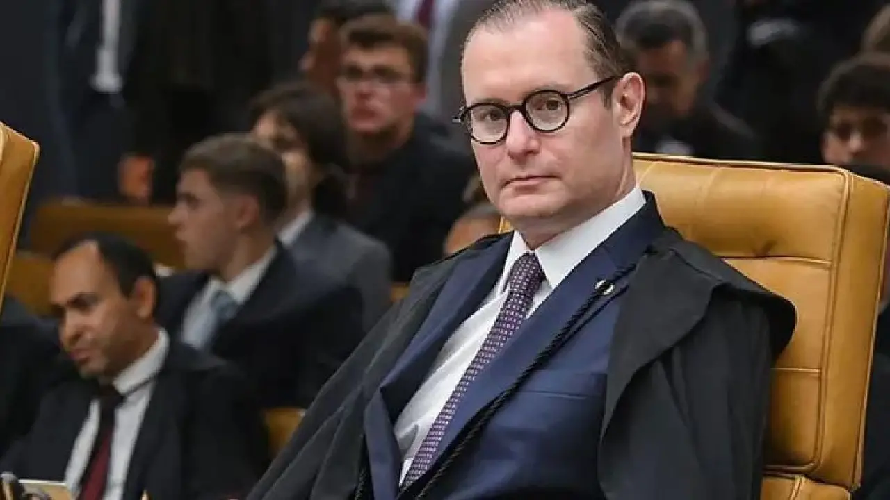 Zanin assume relatoria de ação do PT para esticar votação