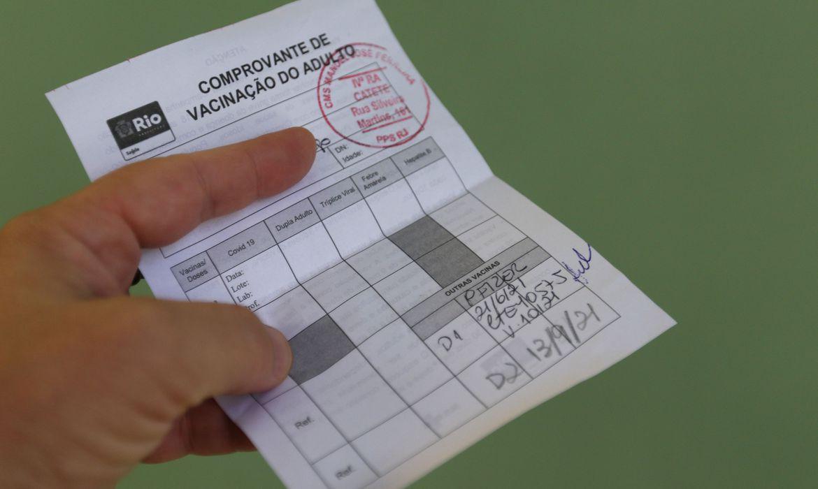 Fux restabelece exigência do passaporte da vacina no Rio
