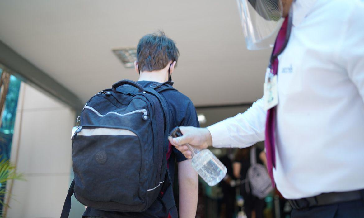 Rede estadual de ensino do Rio retorna às aulas 100% presenciais