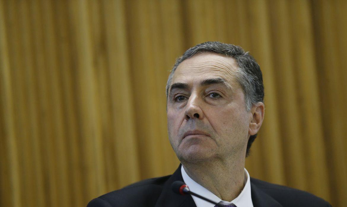 Barroso derruba portaria do Governo federal que proibia demissão por falta de vacina