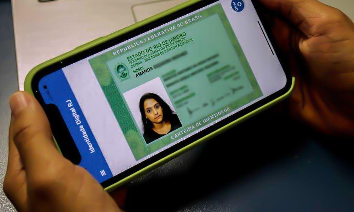 Detran-RJ faz mutirão para emitir identidade para estudantes do Enem