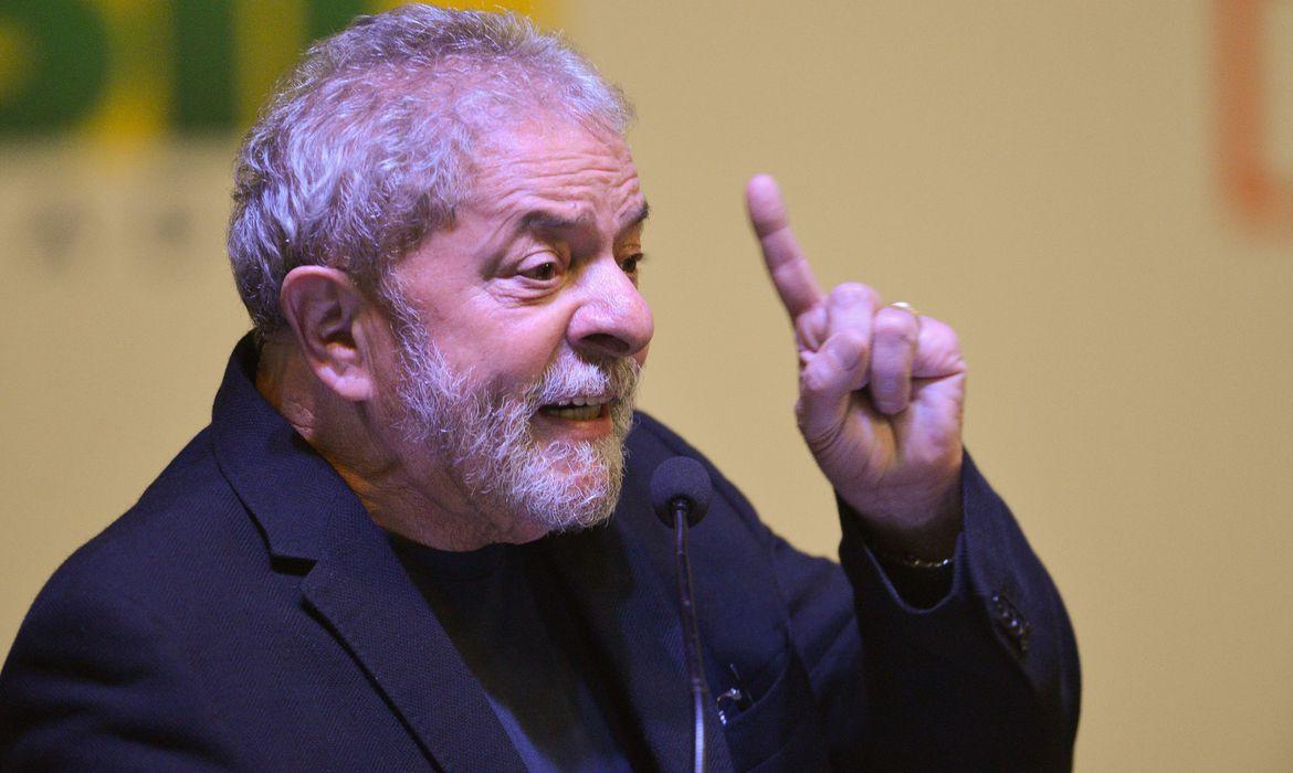 Ex-presidiário Lula reclamou de programação religiosa quando estava preso