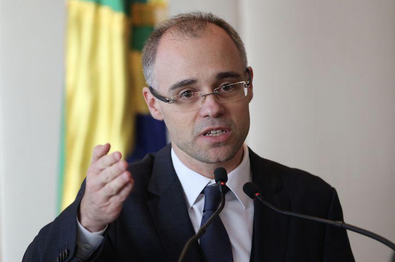 Mendonça assume ação sobre ensino de gênero em escolas