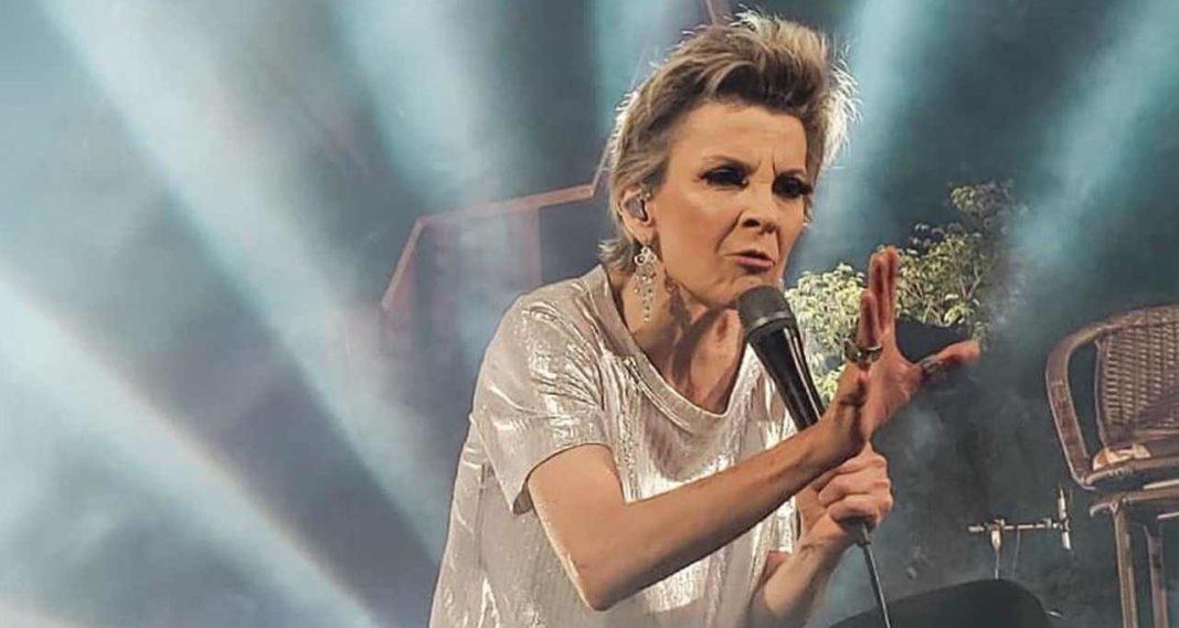 Aos 56 anos, morre a pastora e cantora Ludmila Ferber