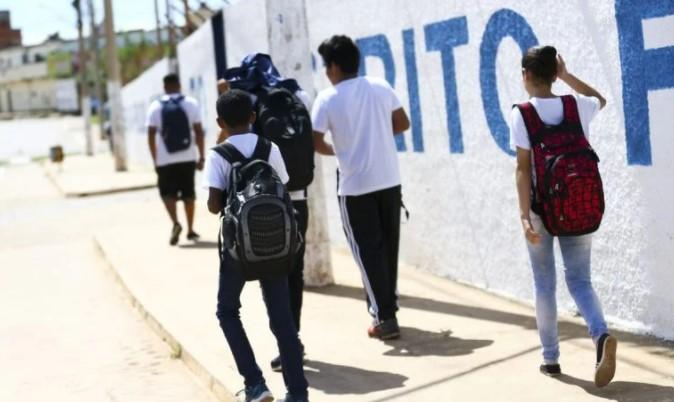 Justiça libera aluna a frequentar aulas sem a vacina contra a covid-19