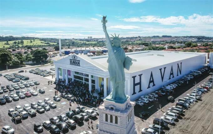 Justiça manda Havan afastar funcionários não vacinados