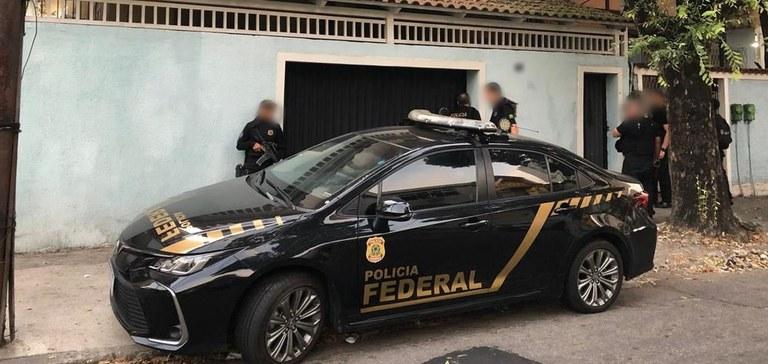 Polícia Federal faz operação contra tráfico internacional de armas