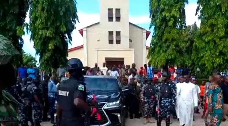 Ataque em igreja mata 50 fiéis na Nigéria