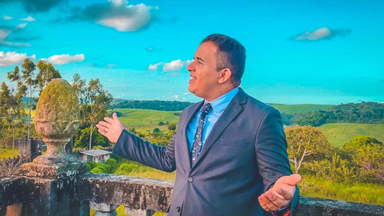 Lucas Ângello lança em “Tua Presença”, um lugar de abrigo e paz