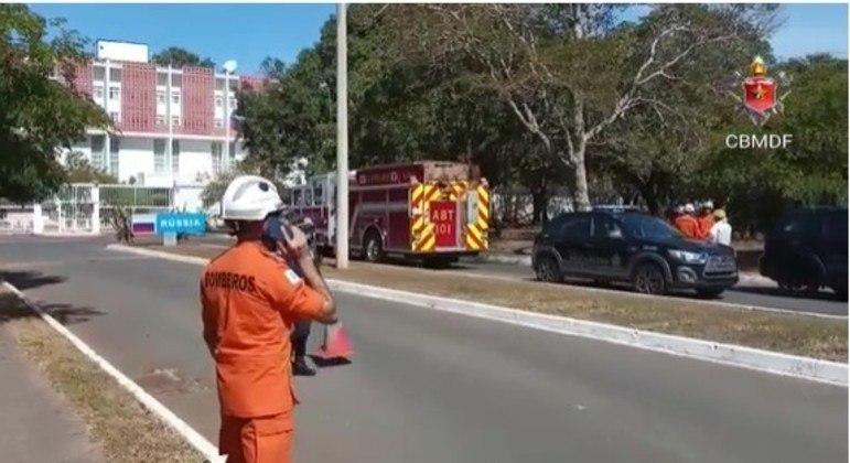 Ameaça de bomba na embaixada da Rússia em Brasília mobiliza policiais e bombeiros