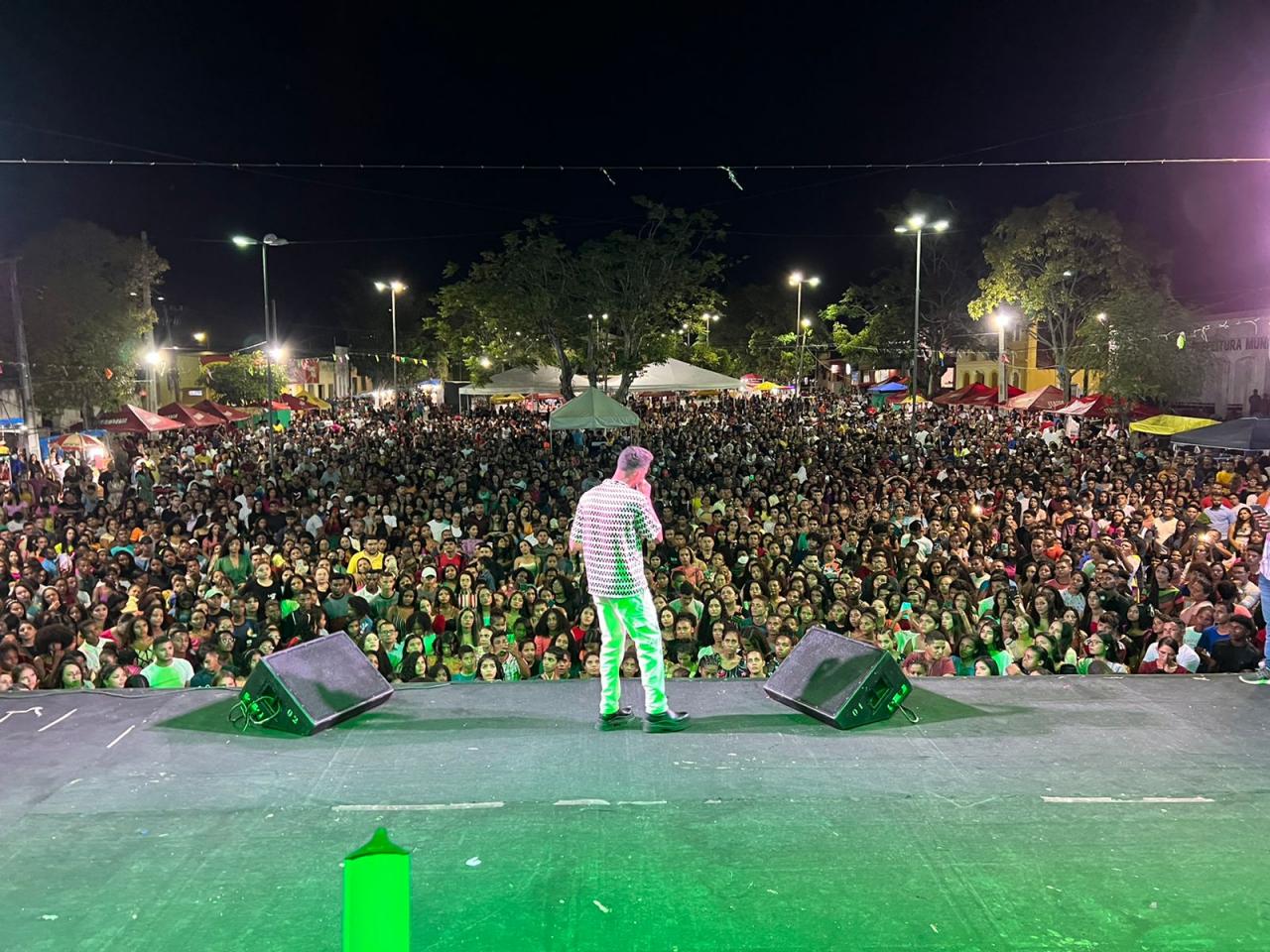 O cantor Jessé Aguiar reúne milhares de pessoas no interior do Maranhão