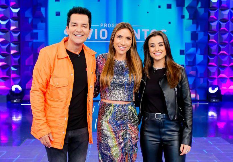 Régis Danese canta “Pai Meu Herói”, ao lado dos filhos Brunno e Brenda Danese, no Programa Silvio Santos