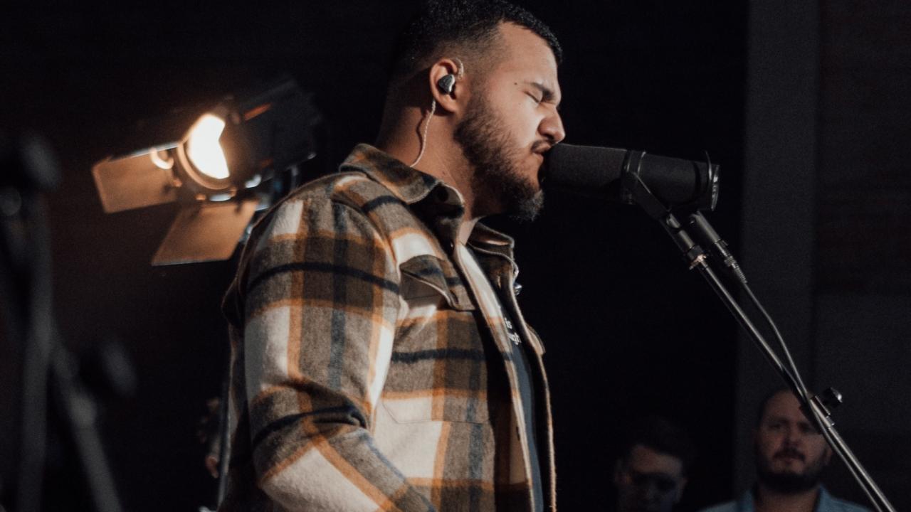 John Dias lança seu novo single “Vem e Vê” pela Flame Music