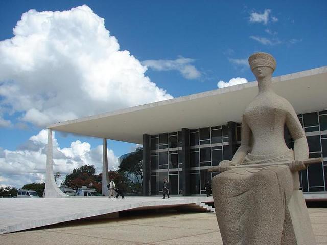 STF forma maioria para manter resolução que amplia poderes do TSE