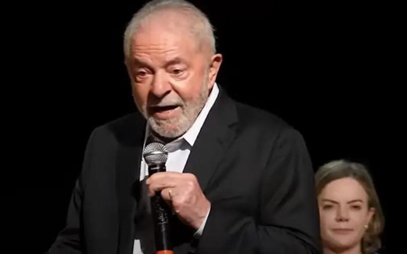Após fala de Lula, Ibovespa tem maior queda diária em quase um ano e dólar dispara