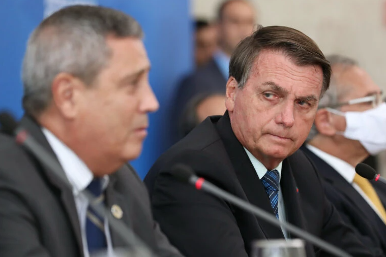 Bolsonaro recebe Braga Netto e militares das Forças Armadas