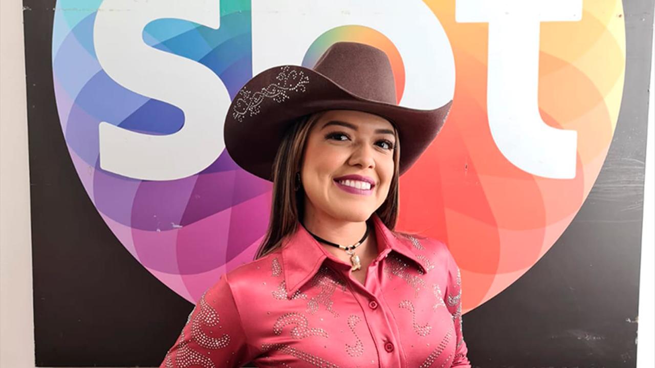 Carina Garay, cantora da Sony Music, vai se apresentar no Programa Raul Gil