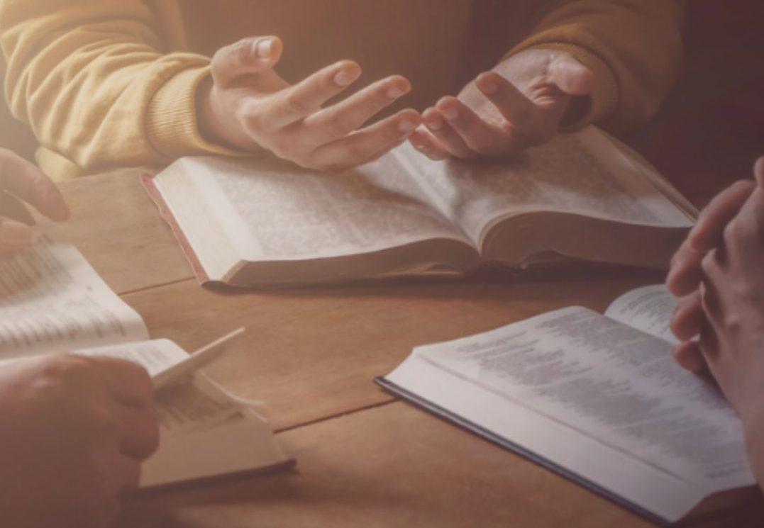 Cristã diz que polícia iraniana está invadindo casas de fiéis