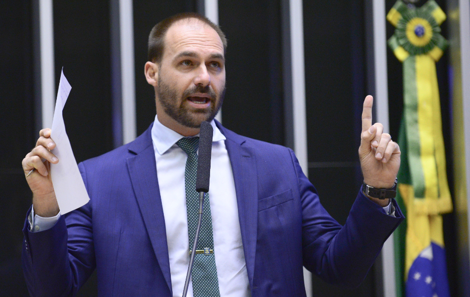 Eduardo protocolará projeto contra exigência de máscara